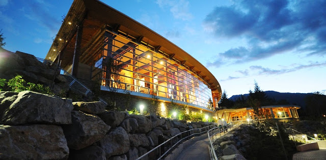 Squamish Lil’wat Cultural Centre em Whistler Squamish Lil’wat Cultural Centre em Whistler