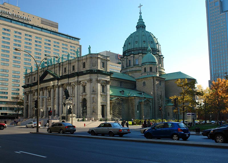 Rua Cathédrale St, endereço da Basílica de Marie Reine em Montreal Rua Cathédrale St, endereço da Basílica de Marie Reine em Montreal